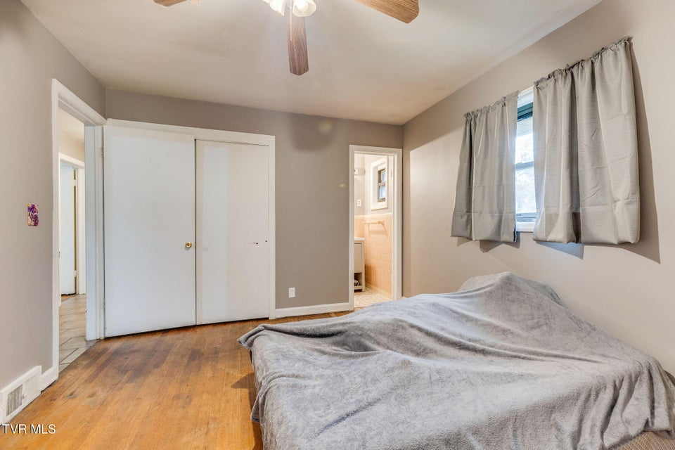 Photo #14: 911 Cumberland Street