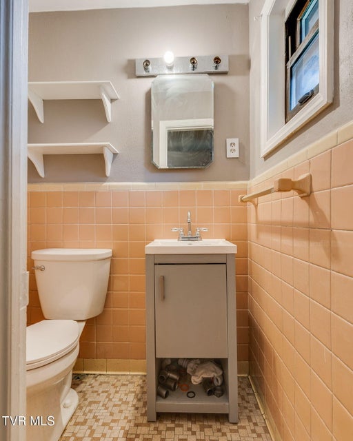 Photo #15: 911 Cumberland Street