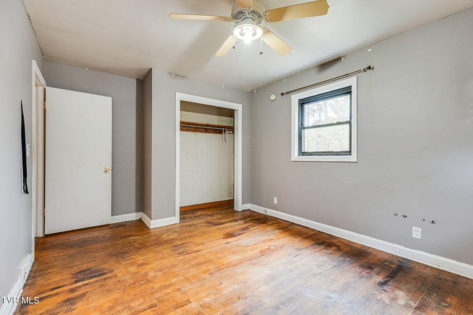 Photo #17: 911 Cumberland Street