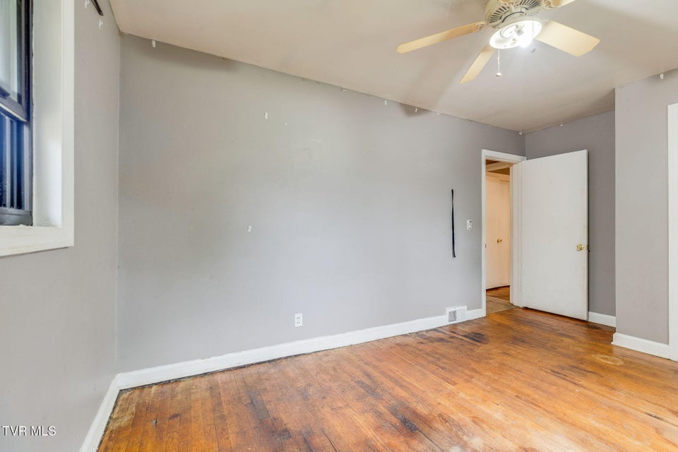 Photo #18: 911 Cumberland Street