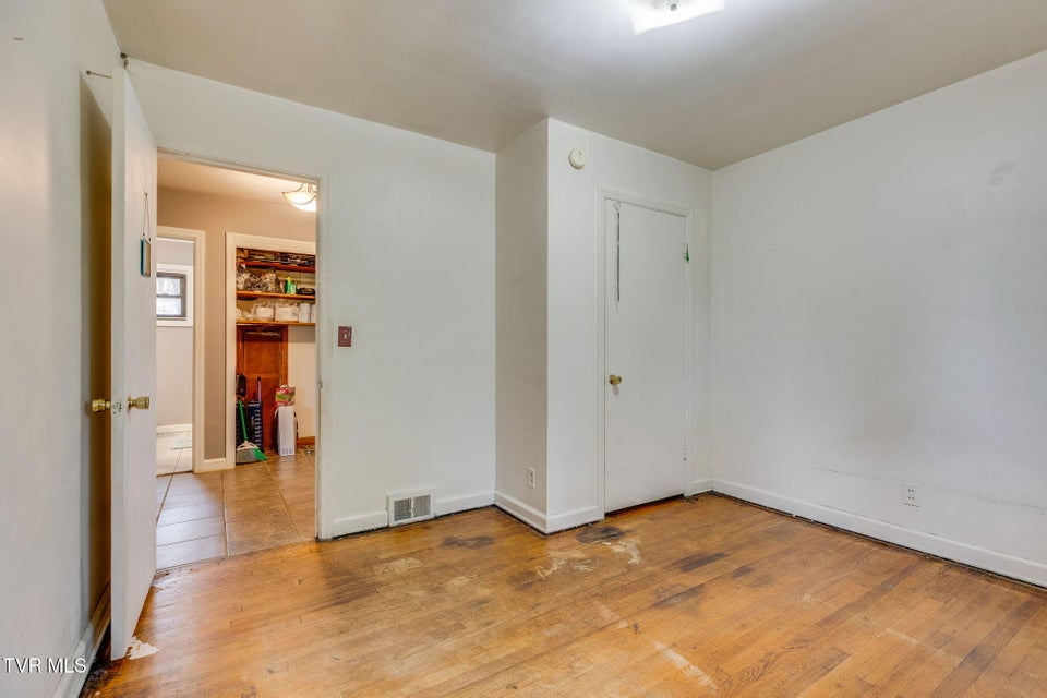 Photo #21: 911 Cumberland Street