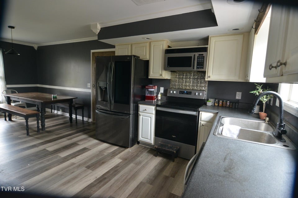 Photo #10: 684 Hallock Circle