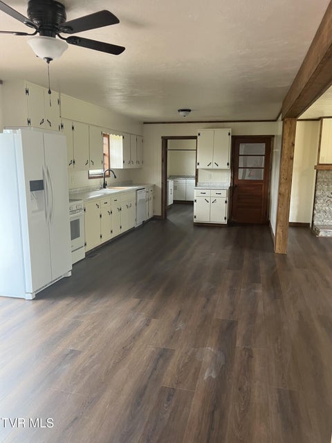 Photo #2: 320 Hill Crest Street