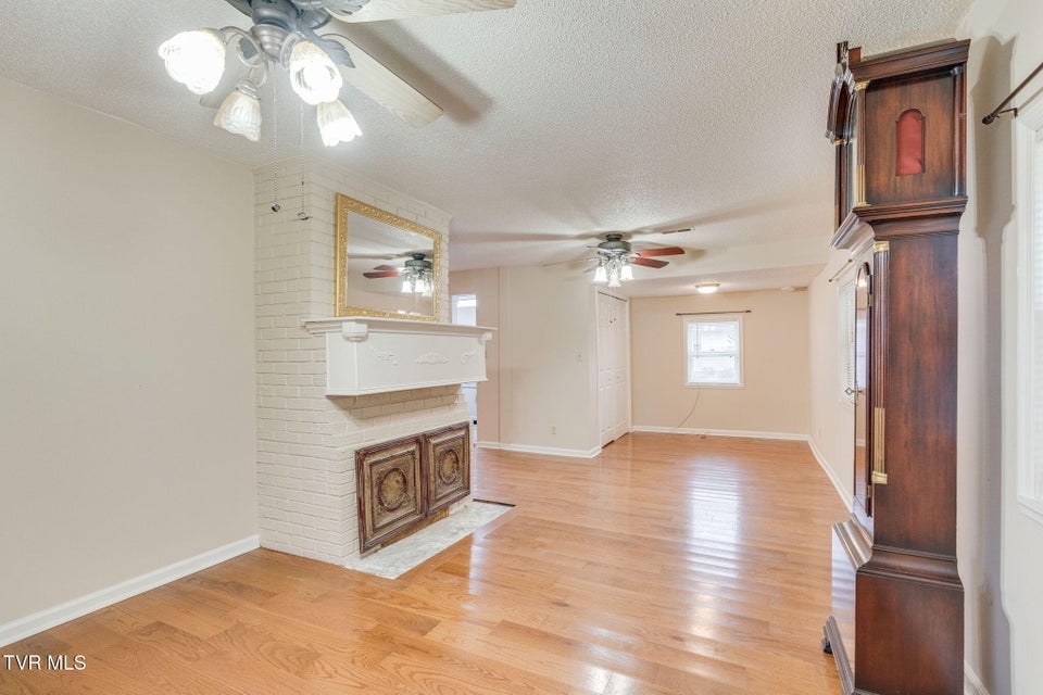 Photo #7: 1645 F Street