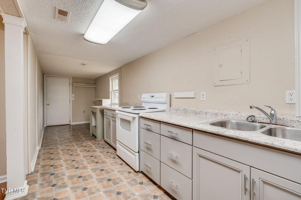 Photo #10: 1645 F Street