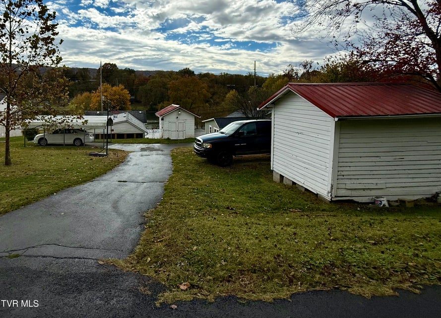 Photo #38: 2228 Netherland Inn Road