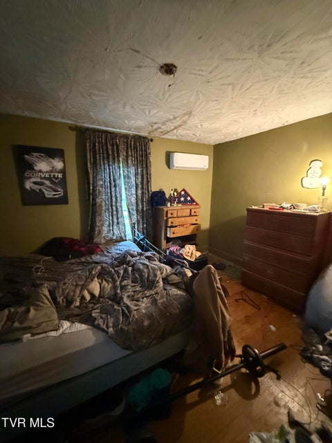 Photo #30: 2228 Netherland Inn Road