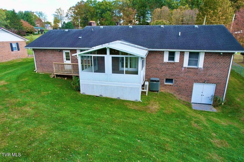 Photo #43: 28261 Lee Highway