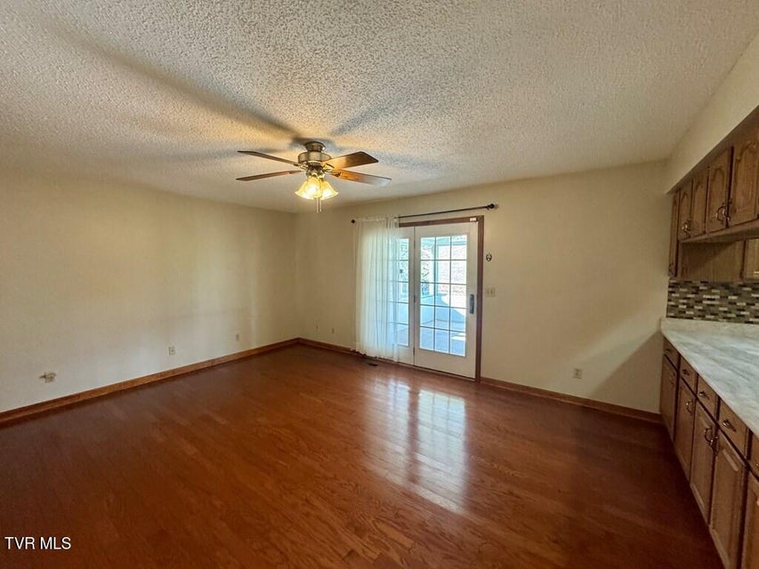 Photo #6: 28261 Lee Highway