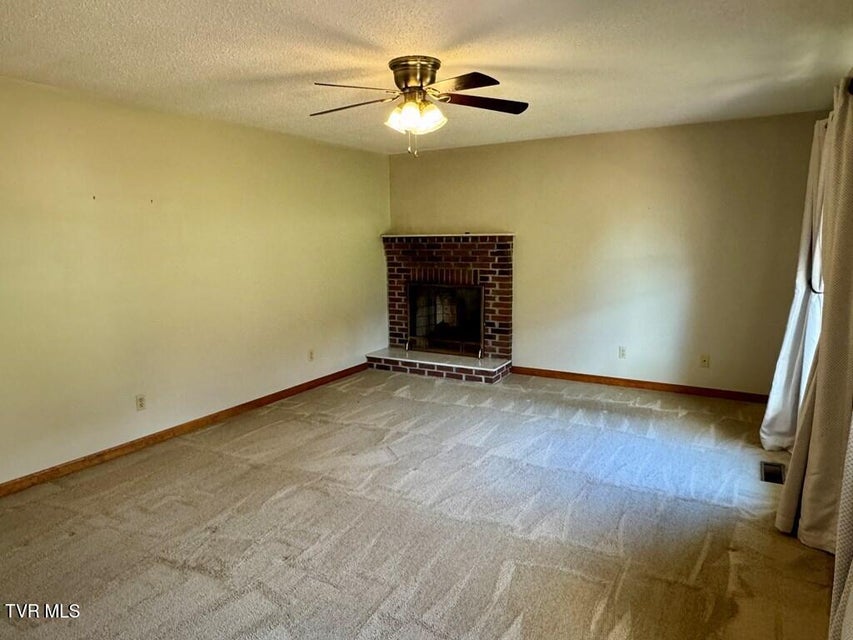 Photo #4: 28261 Lee Highway