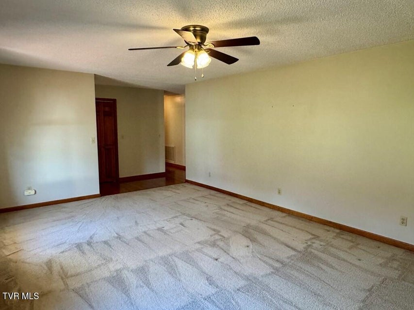 Photo #12: 28261 Lee Highway