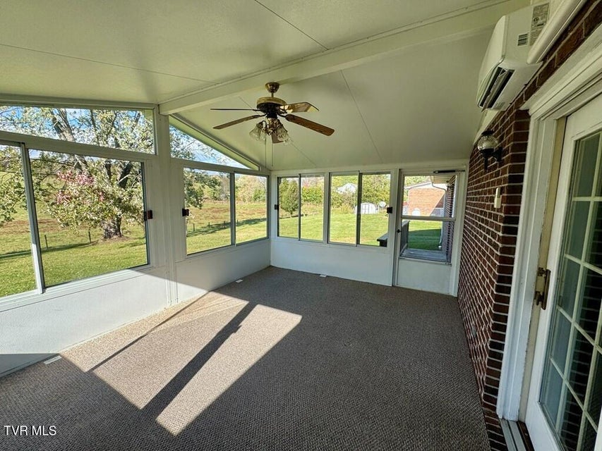 Photo #13: 28261 Lee Highway