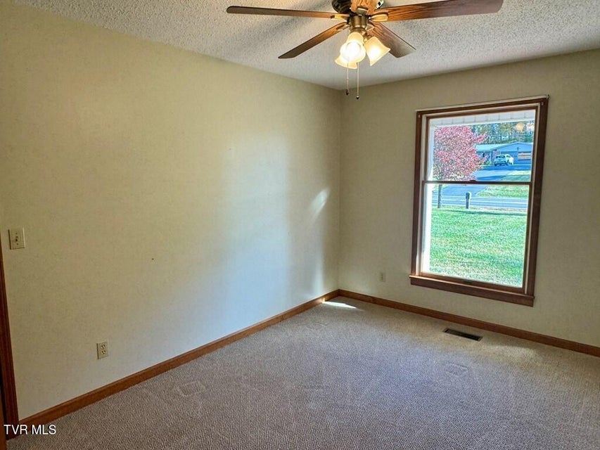 Photo #17: 28261 Lee Highway