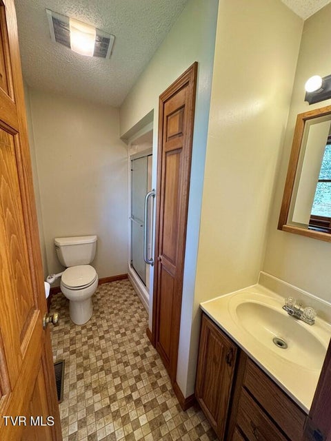 Photo #27: 28261 Lee Highway