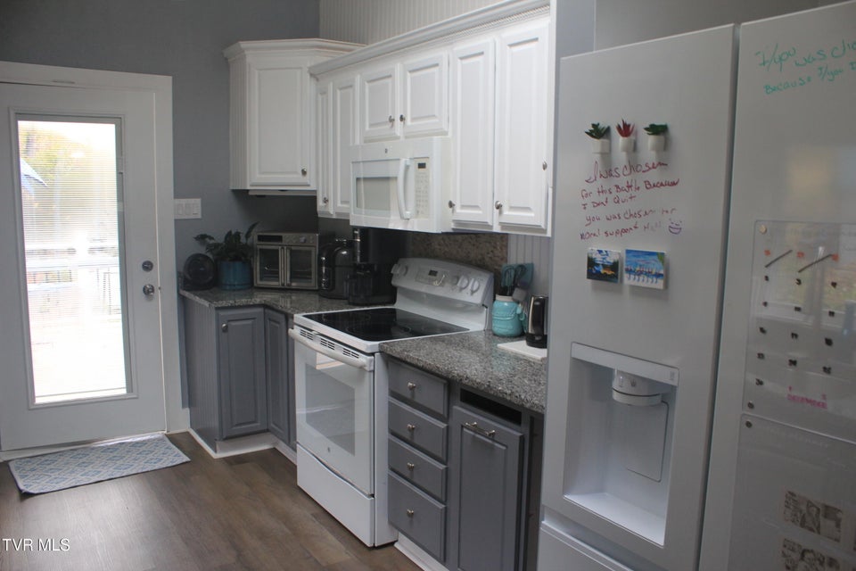 Photo #16: 215 Stafford Street