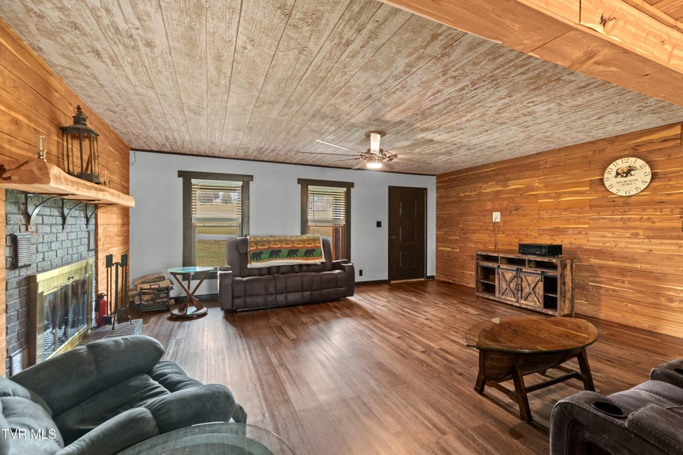 Photo #9: 643 Hart Road