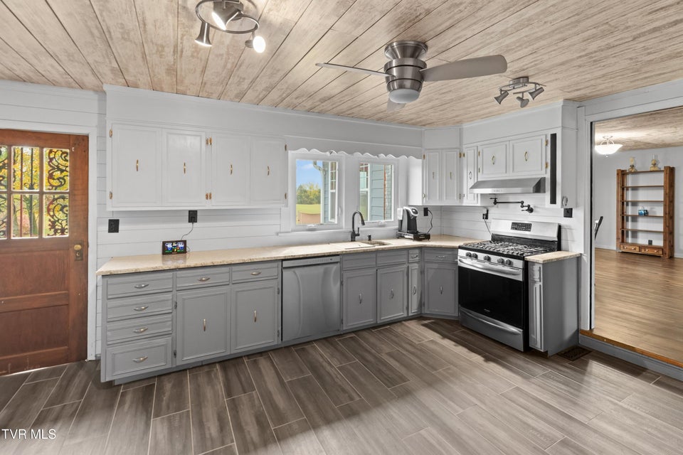 Photo #12: 643 Hart Road