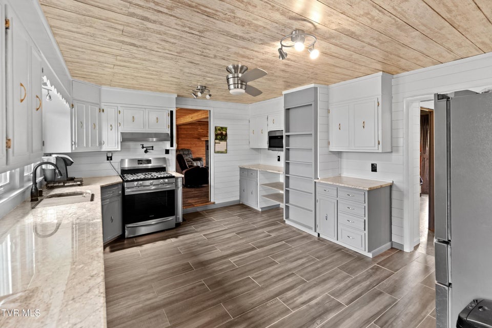 Photo #13: 643 Hart Road