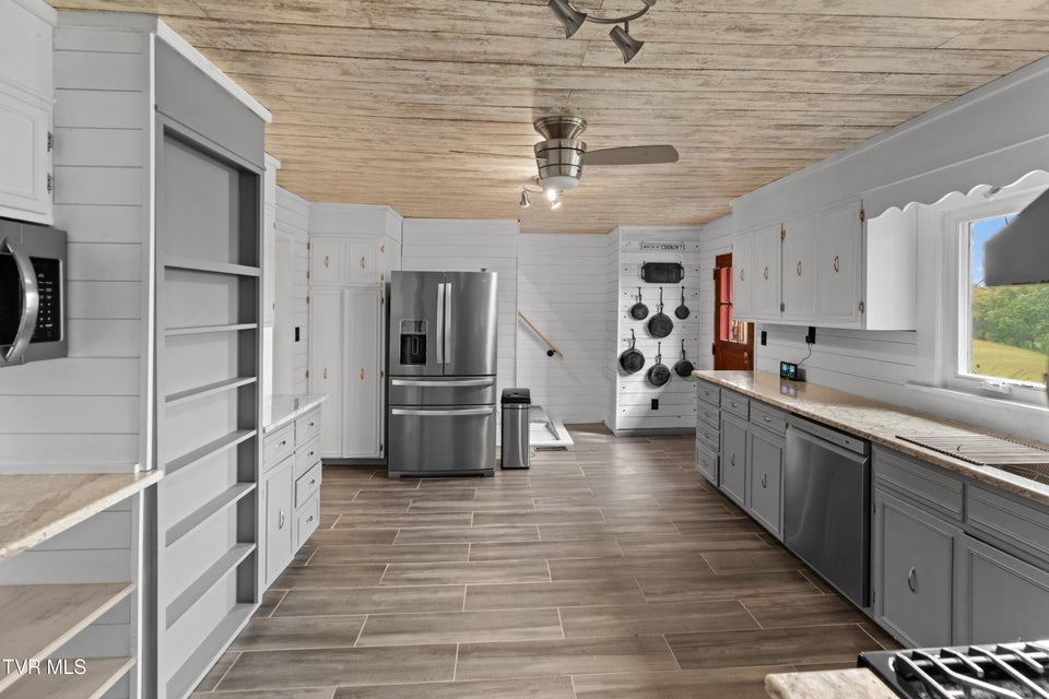 Photo #14: 643 Hart Road