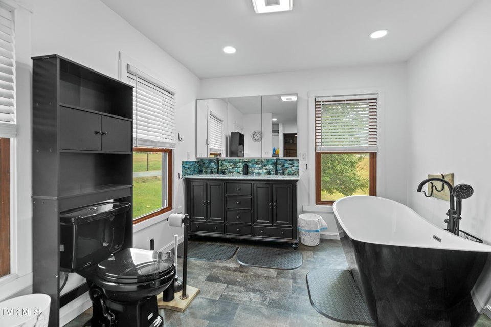 Photo #18: 643 Hart Road