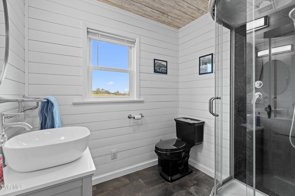 Photo #22: 643 Hart Road