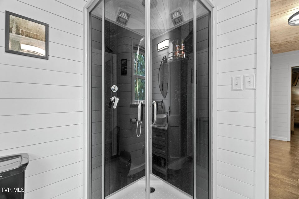 Photo #23: 643 Hart Road