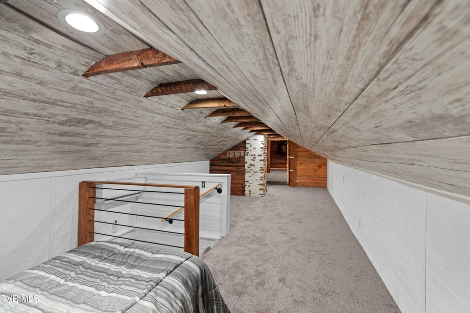 Photo #25: 643 Hart Road