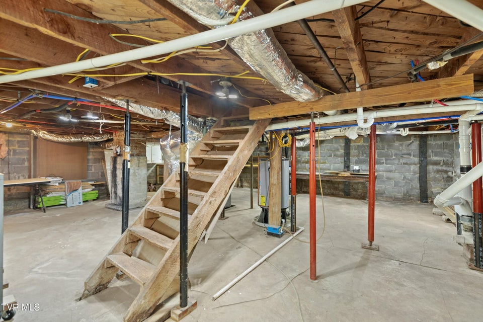 Photo #31: 643 Hart Road