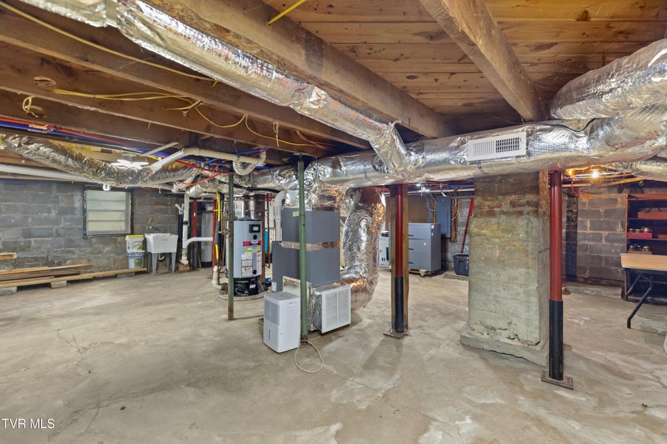 Photo #33: 643 Hart Road