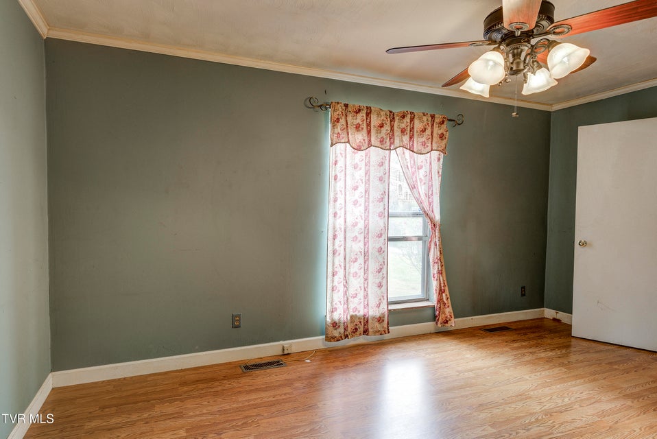 Photo #22: 135 Walnut Drive