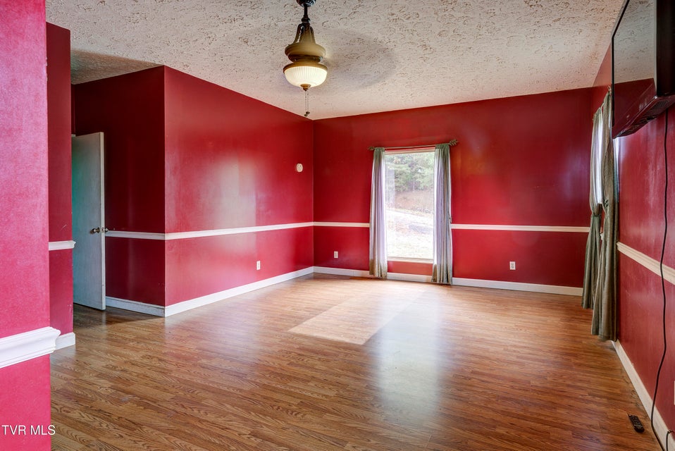 Photo #28: 135 Walnut Drive