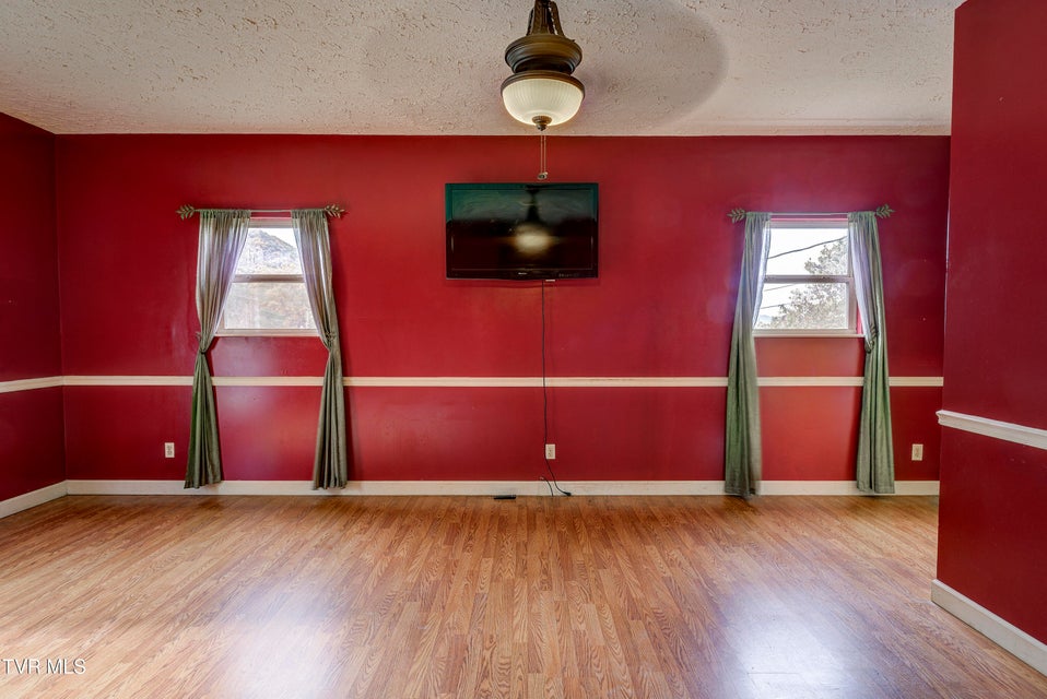 Photo #27: 135 Walnut Drive