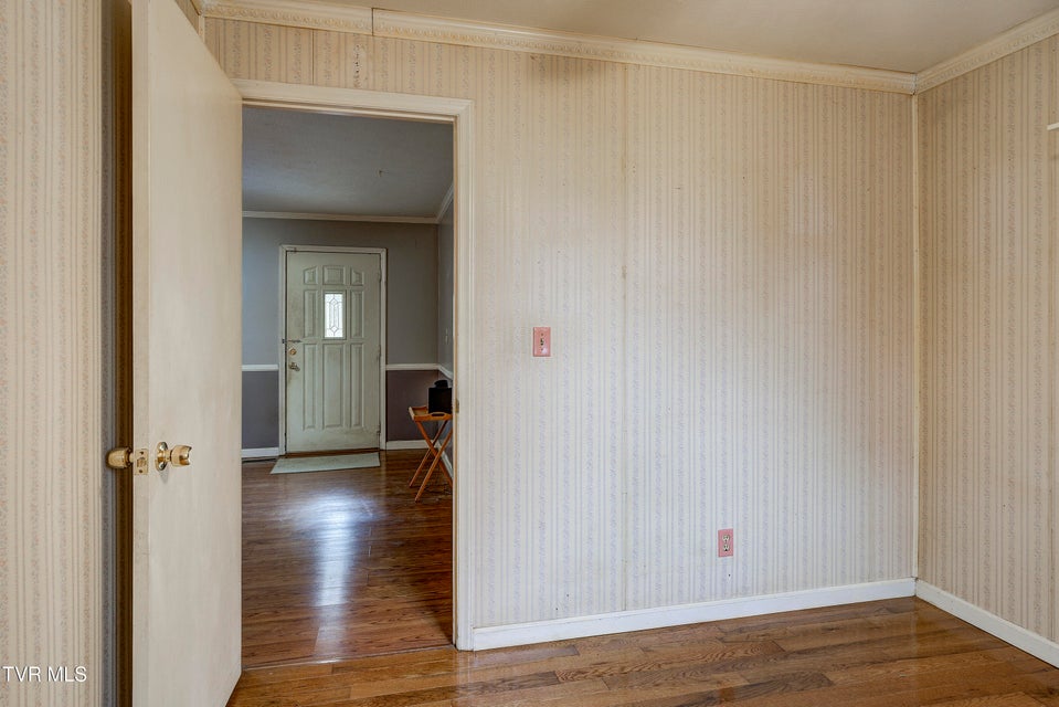 Photo #17: 135 Walnut Drive