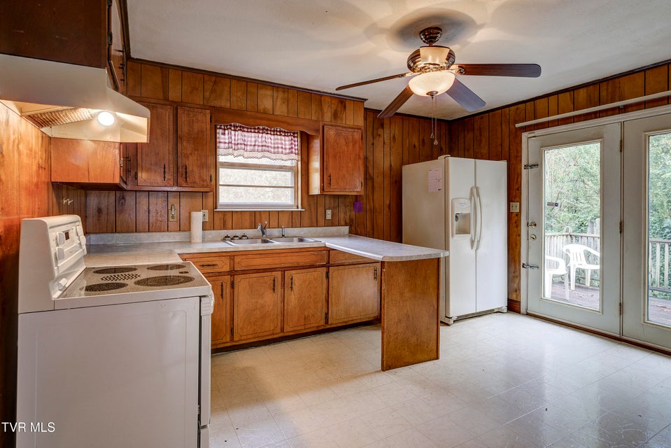 Photo #9: 135 Walnut Drive