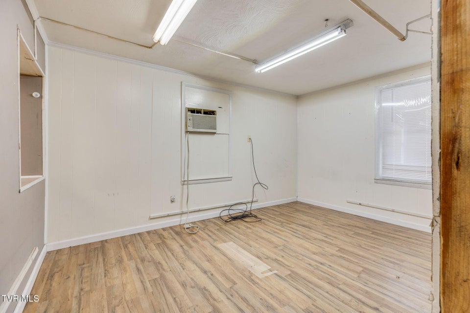 Photo #9: 1713 Edgemont Avenue