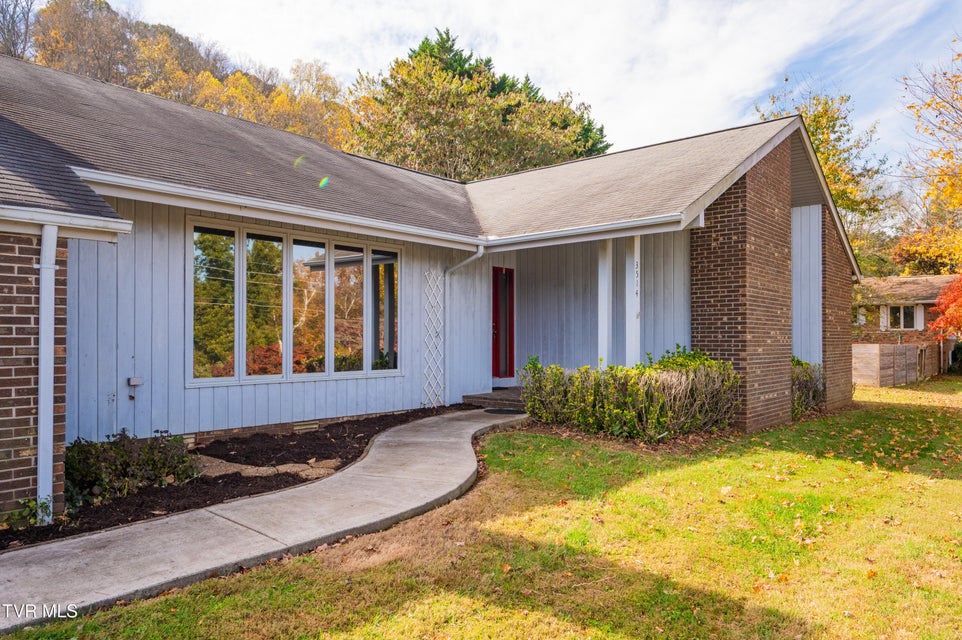 Photo #6: 3514 Lakeshore Drive