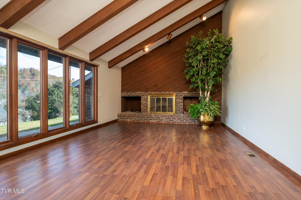 Photo #9: 3514 Lakeshore Drive