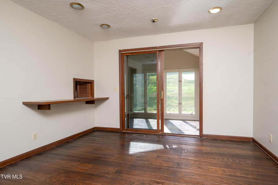 Photo #28: 3514 Lakeshore Drive