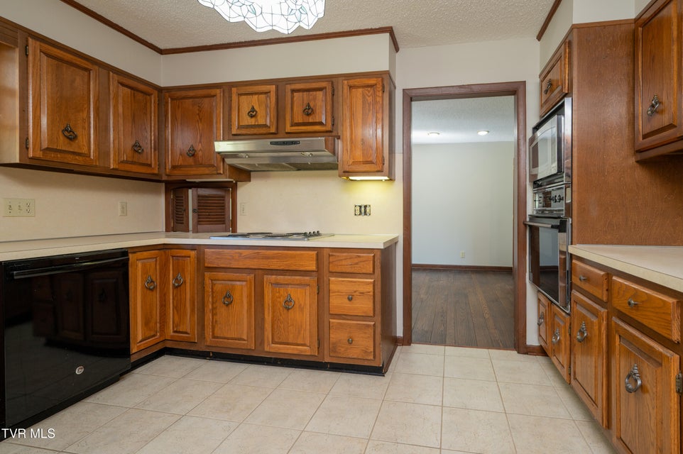 Photo #33: 3514 Lakeshore Drive