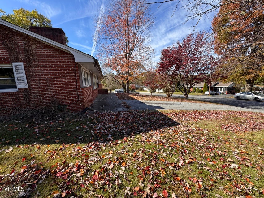 Photo #7: 505 Woodhaven Drive