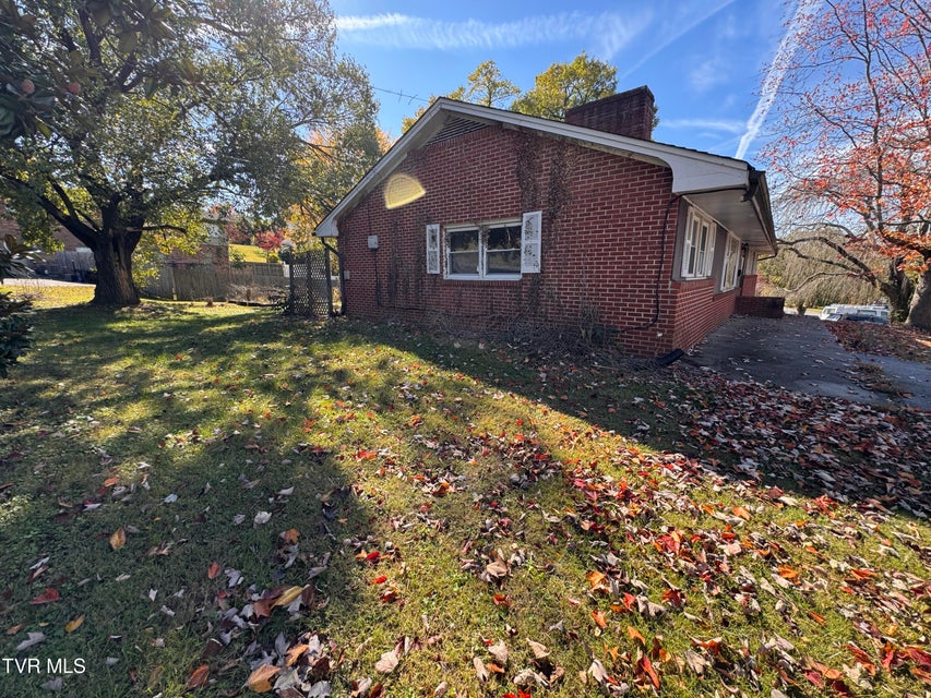 Photo #8: 505 Woodhaven Drive