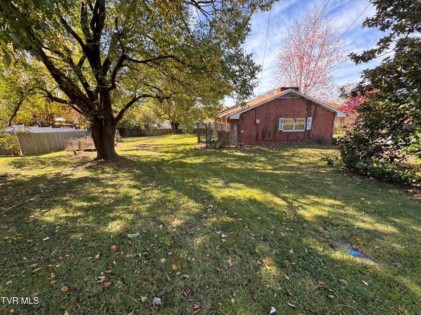 Photo #9: 505 Woodhaven Drive