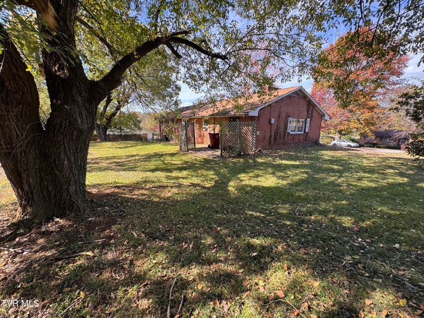 Photo #10: 505 Woodhaven Drive