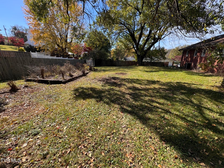 Photo #12: 505 Woodhaven Drive