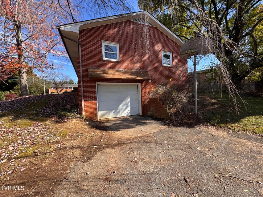 Photo #19: 505 Woodhaven Drive