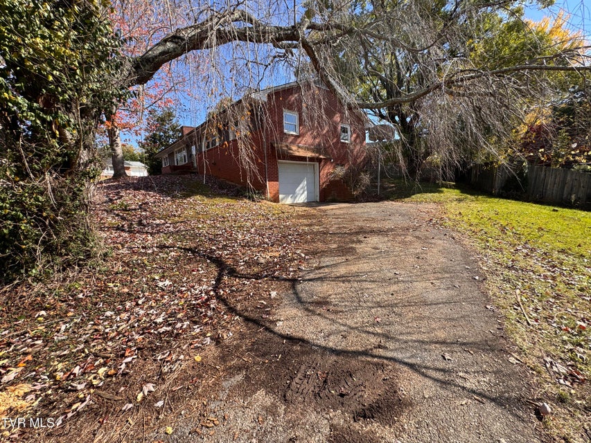 Photo #20: 505 Woodhaven Drive