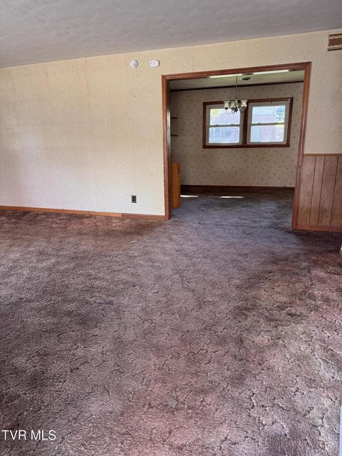 Photo #24: 505 Woodhaven Drive