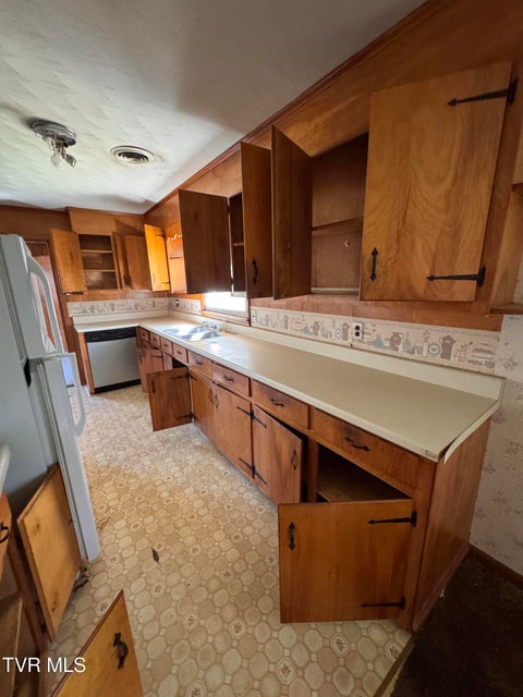 Photo #30: 505 Woodhaven Drive