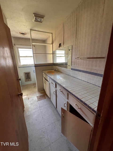 Photo #43: 505 Woodhaven Drive