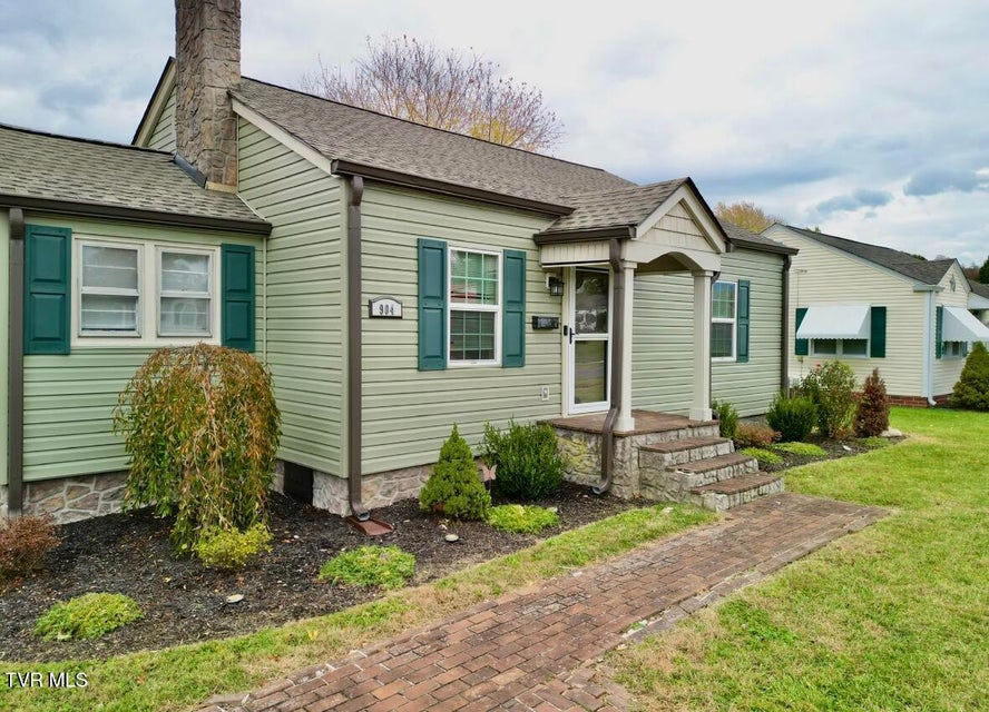 Photo #6: 904 Walker Street